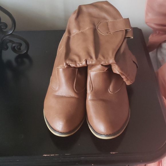 Wet Seal Shoes - Cowgirl boots